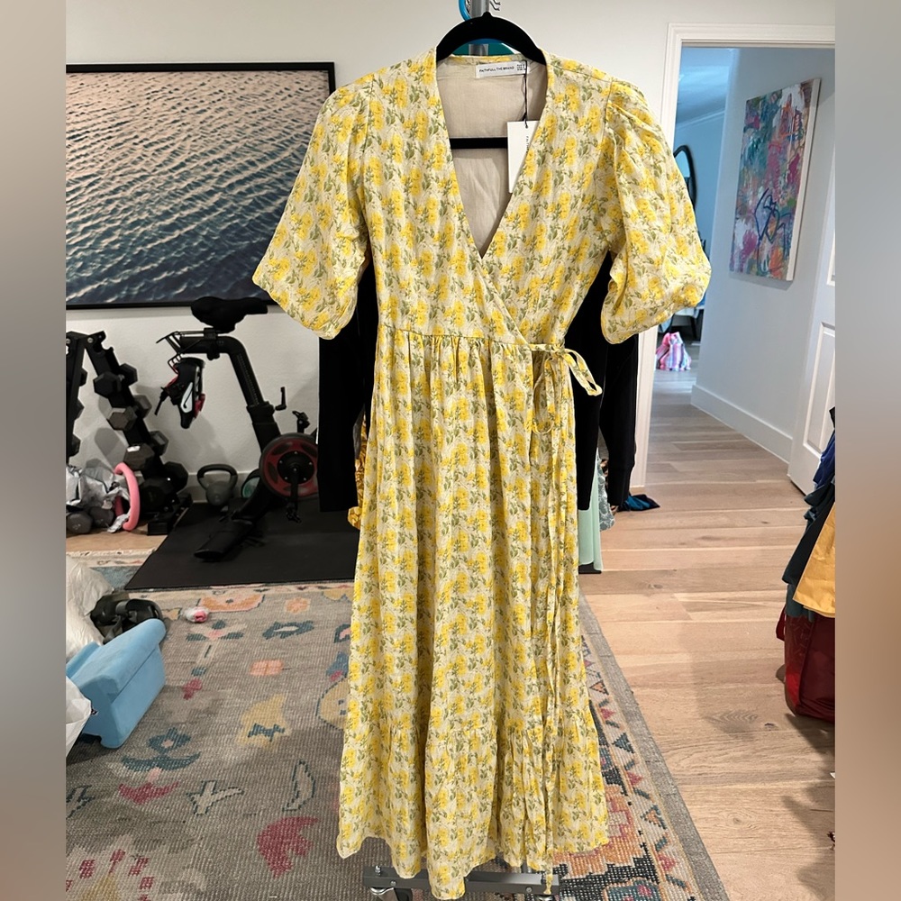 Faithfull the Brand Thulla wrap midi dress in dahlee floral print, NWT size XS